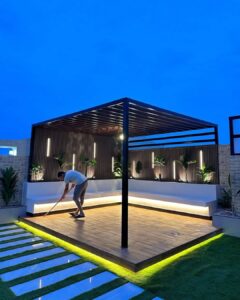 عمال شركة جلسات حدائق بجدة